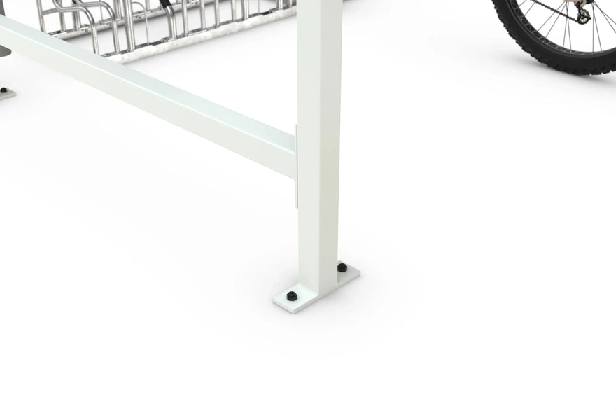 Detailaufnahme Standfuß eines raucherunterstands aus Metall mit Bodenbefestigung, im Hintergrund Fahrradteil