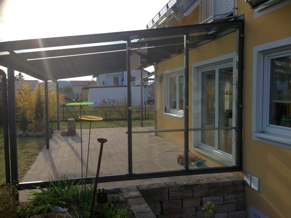 Terrassenueberdachung-Haus-gelb