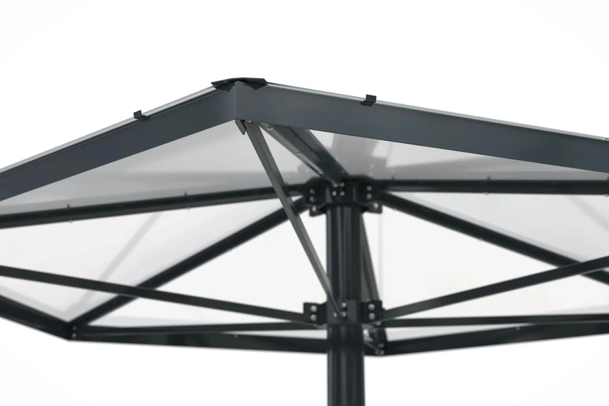 Detailansicht einer modernen Metall Überdachung mit Polycarbonatplatten, stabile Konstruktion